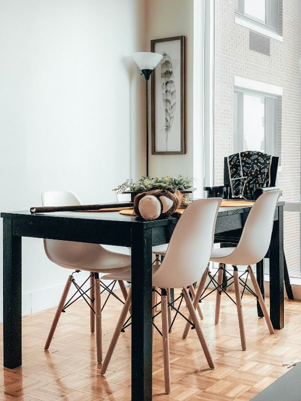 Lovely modern minimal dining room in black and white